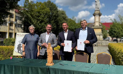 Zdjęcie do Podpisano umowy na Granty Sołeckie 2025