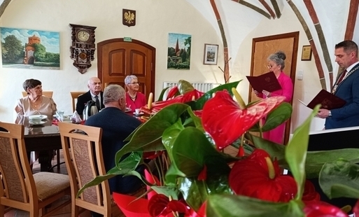Zdjęcie do Miłość, kt&oacute;ra przetrwała pr&oacute;bę czasu. Kolejne pary z medalami za 50-lecie małżeństwa