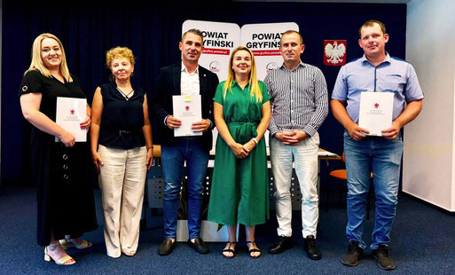 Zdjęcie do     Nowe inwestycje w sołectwach Klasztorne i Strzesz&oacute;w! Gmina podpisała umowy na &bdquo;Granty Sołeckie 2026&rdquo;