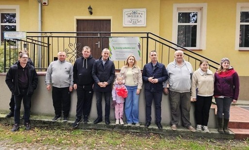 Zdjęcie do Świetlica wiejska w Strzeszowie z nowym dojściem i drzwiami