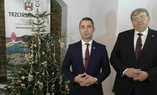 Zdjęcie do Życzenia świąteczne składają: Burmistrz Bartłomiej Wr&oacute;bel i Przewodniczący Rady Miejskiej Robert Kowalski